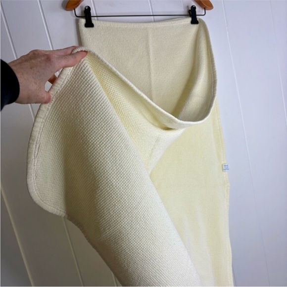 VINTAGE Cozy JE. Morgan Pale Butter Yellow Thermal Waffle Knit Baby Blanket Gift - Picture 6 of 6